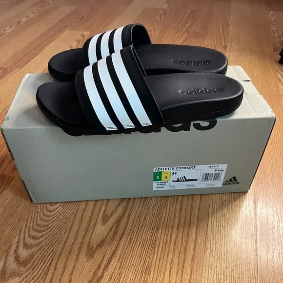 Adidas Adilette Comfort Slides Black/White Mens 5/Women's 6 NIB - Picture 4 of 6